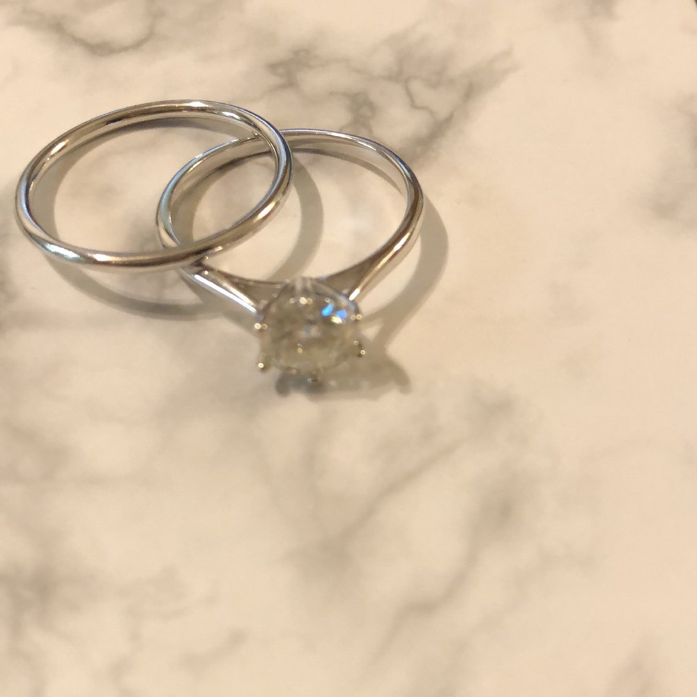 Moissanite ring 1 carat GRA certified .925 sterling silver with band